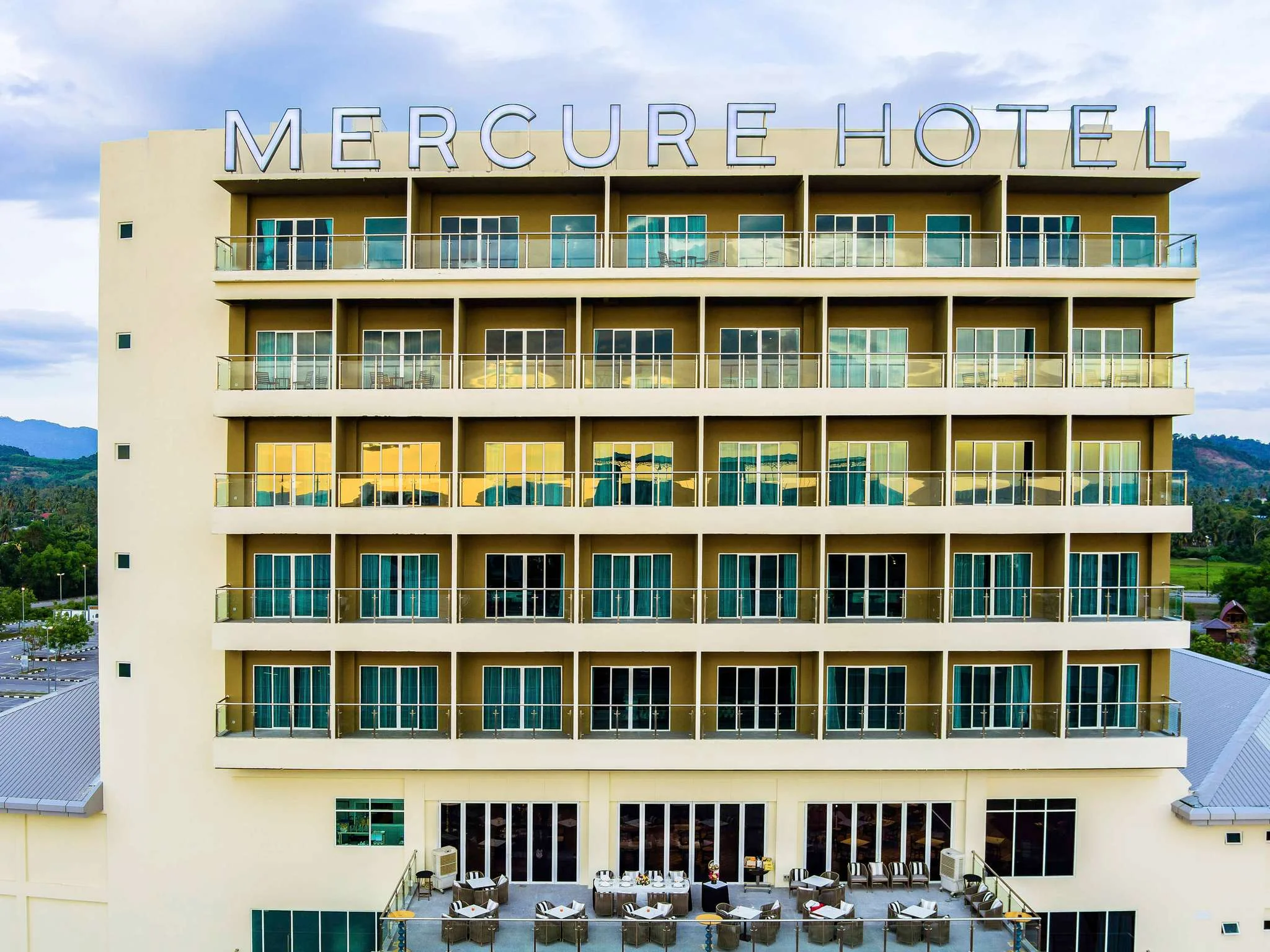 نمای ساختمان هتل Mercure Langkawi Pantai Cenang