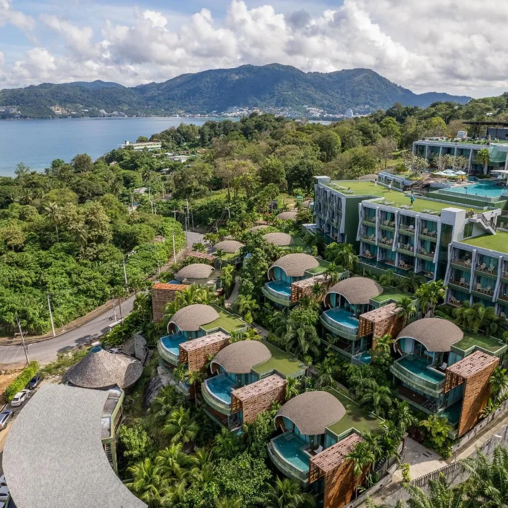 Crest Resort & Pool Villa