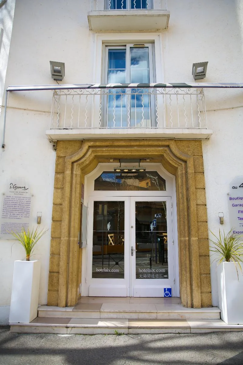 نمای ساختمان هتل Boutique Hotel Cezanne
