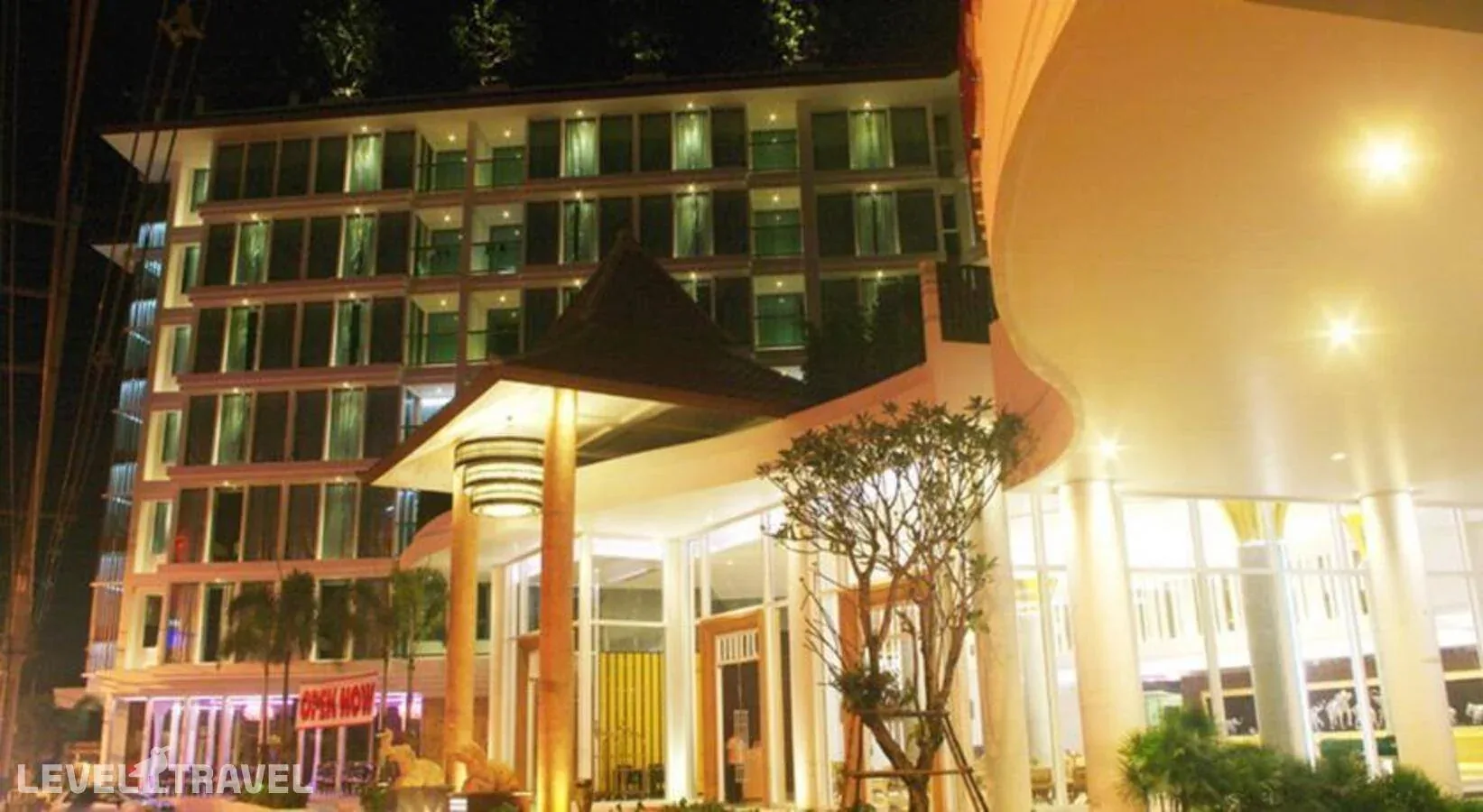 نمای ساختمان هتل Aiyara Grand Hotel