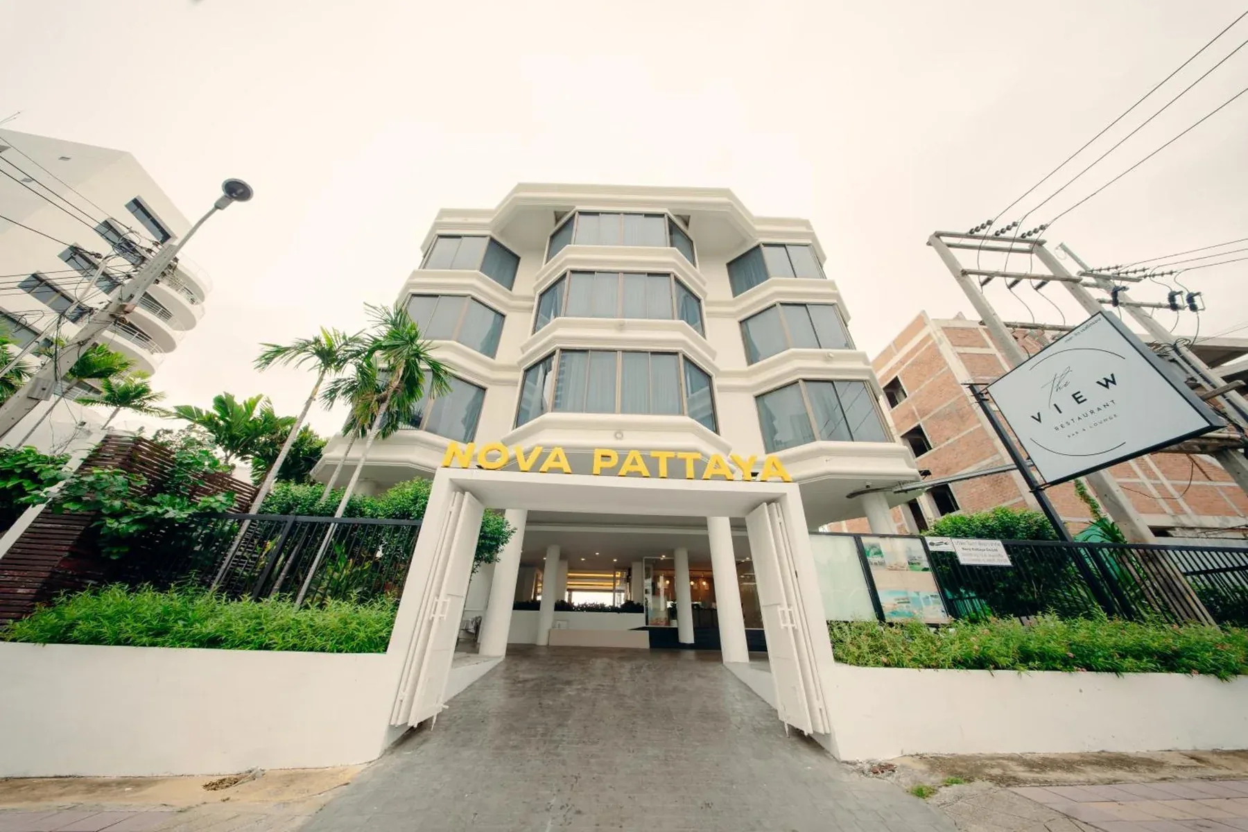 نمای ساختمان هتل Pattaya Sea View Hotel