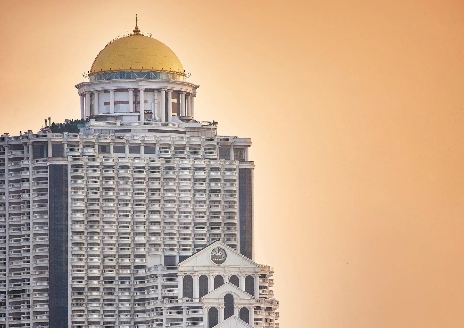 نمای ساختمان هتل lebua at State Tower Bangkok